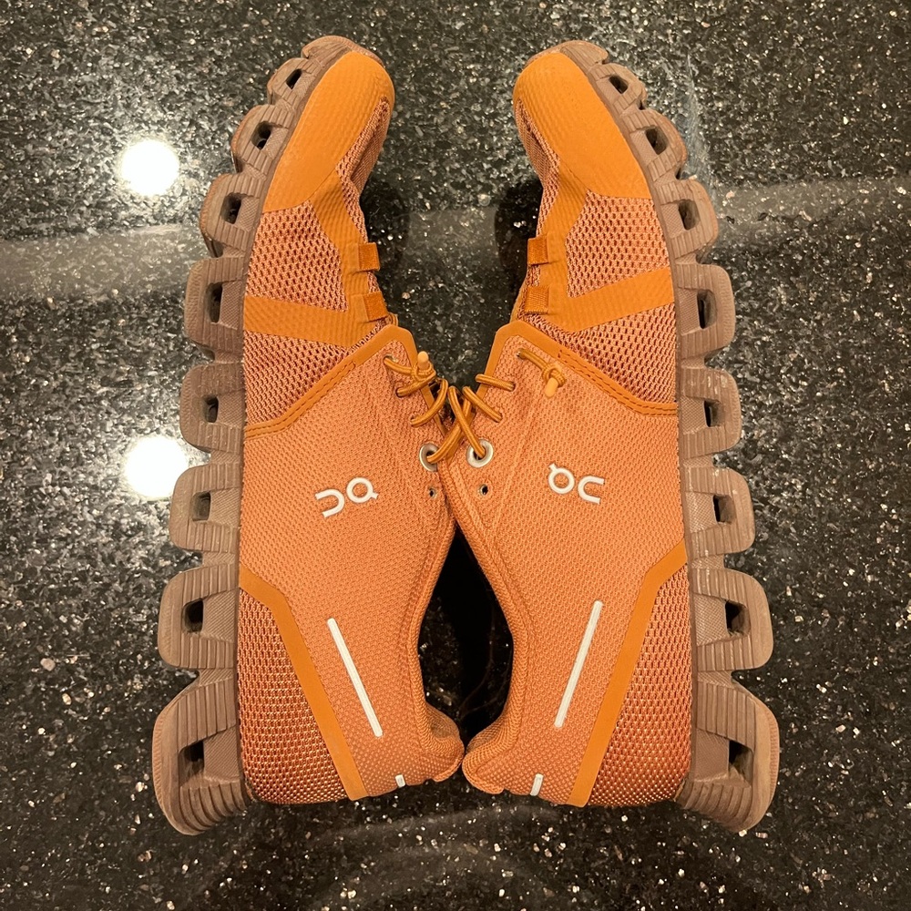 New On Cloud size 6 W running shoes